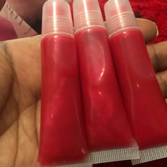 Lips gloss and lashes - Picture 3 of 16